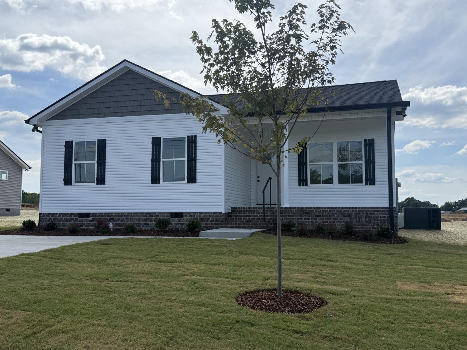945-Wilkie-St-N For Sale