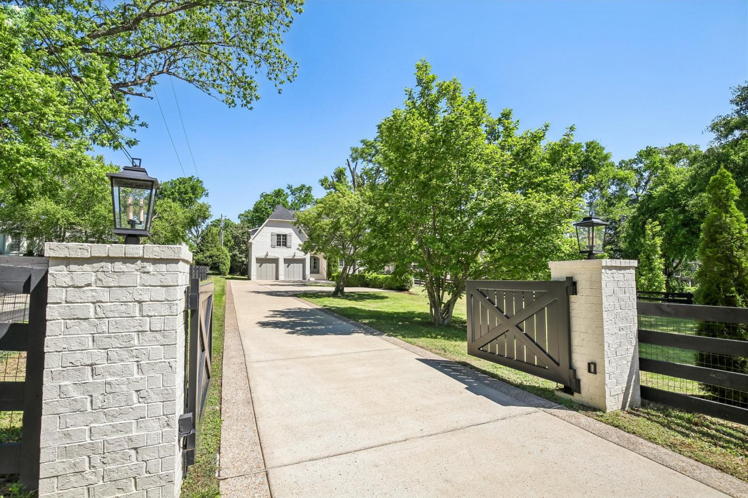 1126 Battery Ln TN 37220 For Sale - 