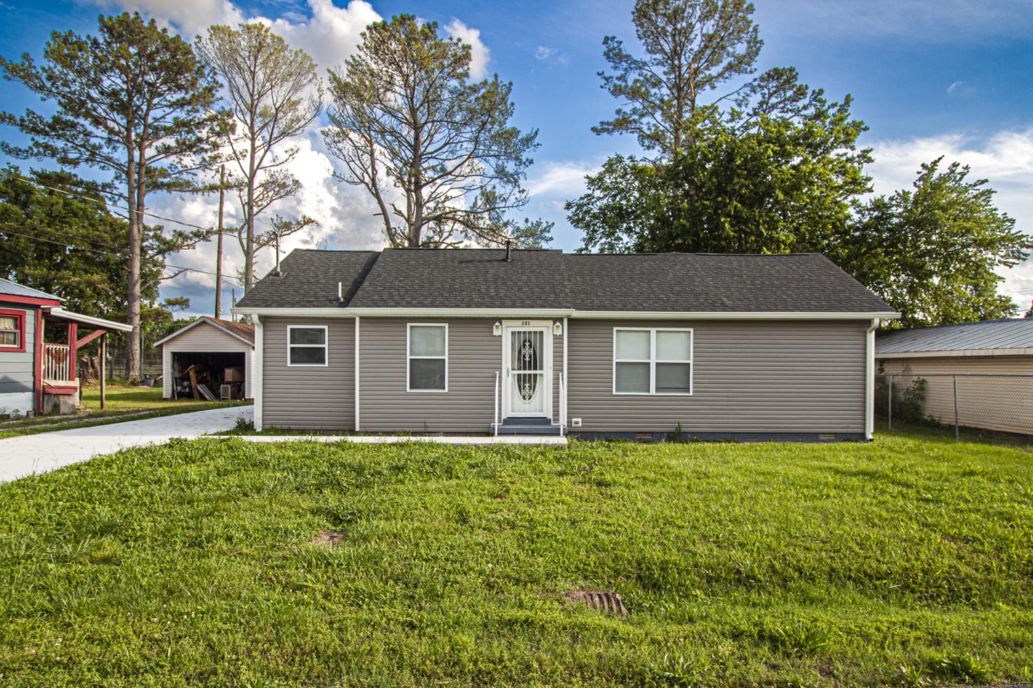 121-Popular-St--N For Sale