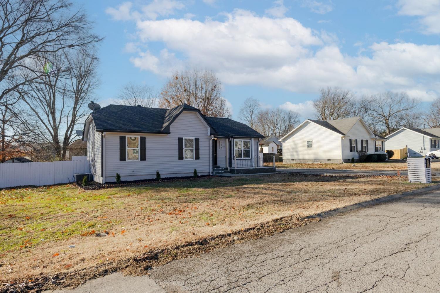 798-Summer-Hill-Ln--E For Sale