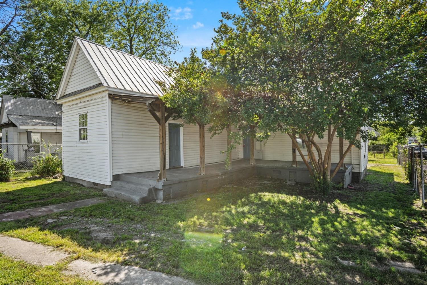 1601-S-Willow-Street For Sale