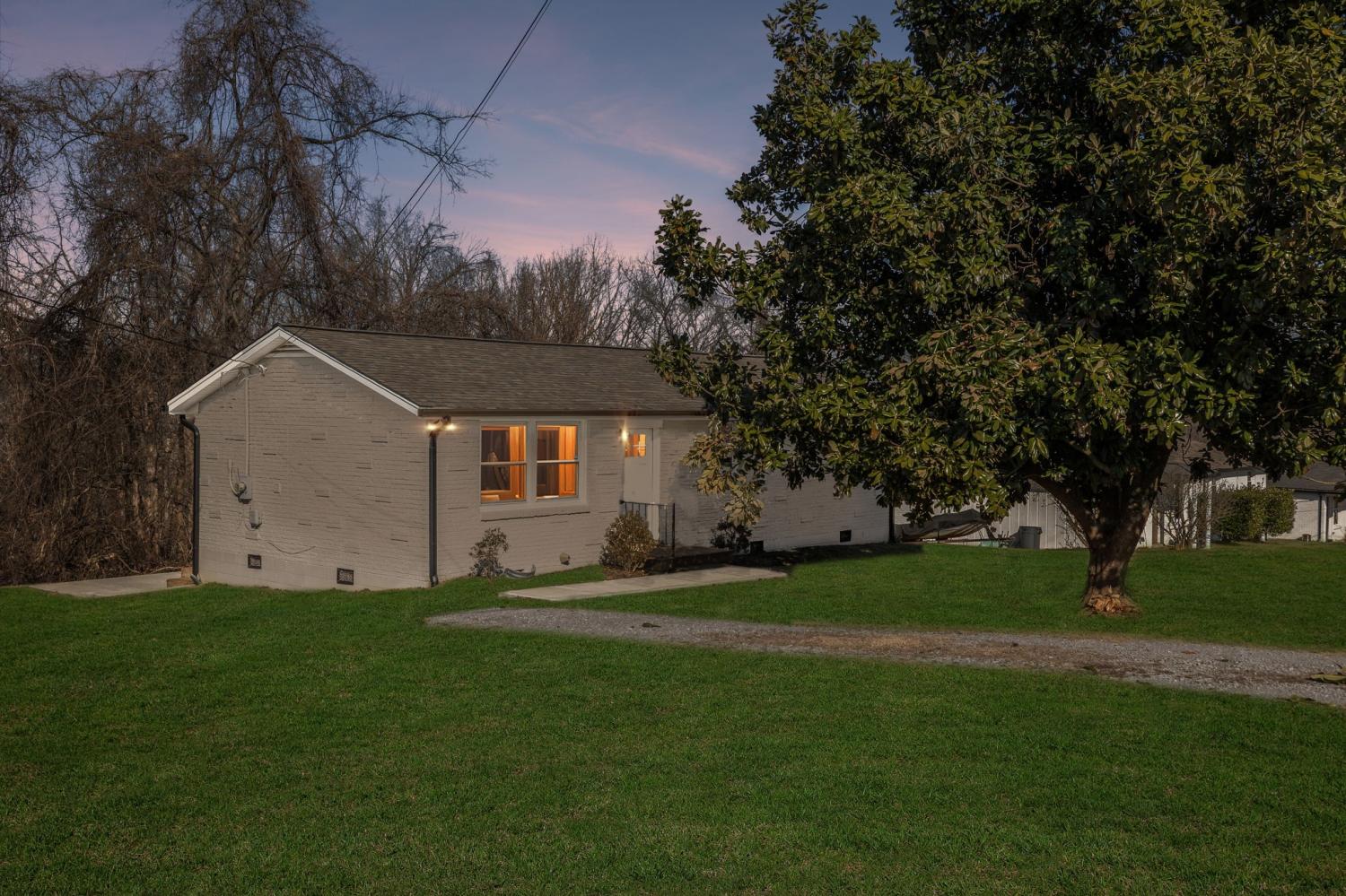 99-Thelma-Dr For Sale