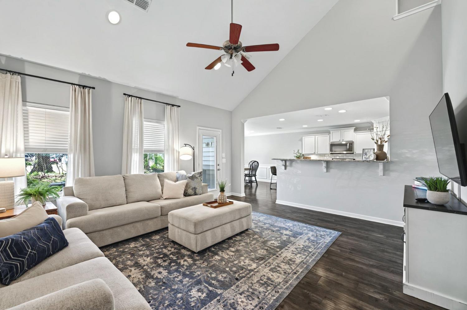 4305-Sunday-Silence-Way For Sale