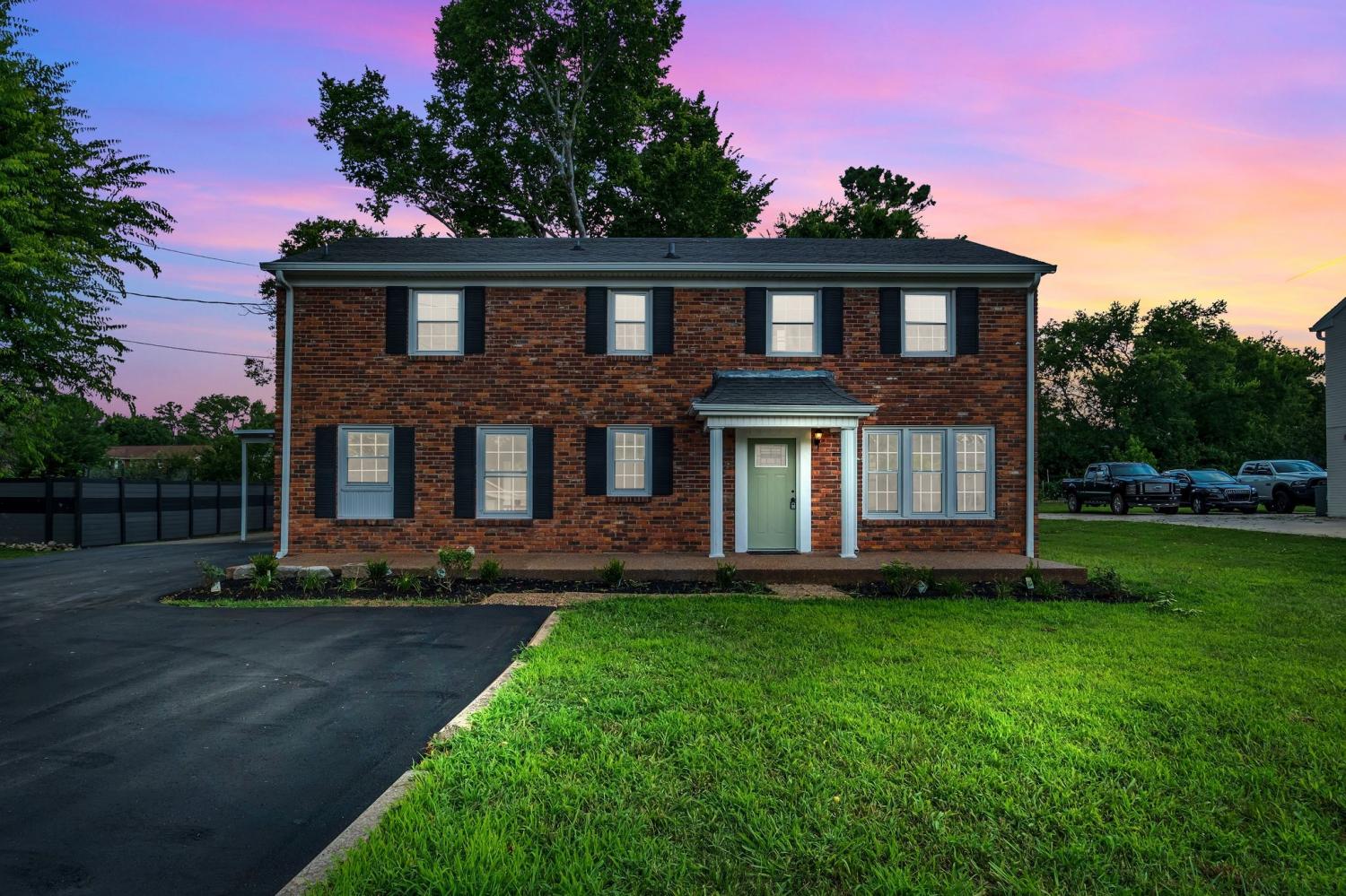 692-Harding-Pl For Sale