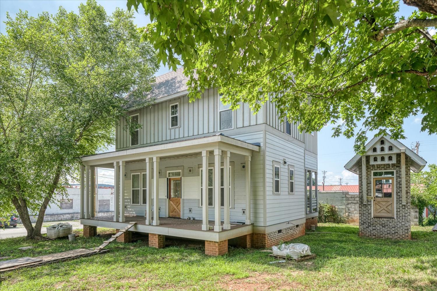 200-E-Cedar-St For Sale