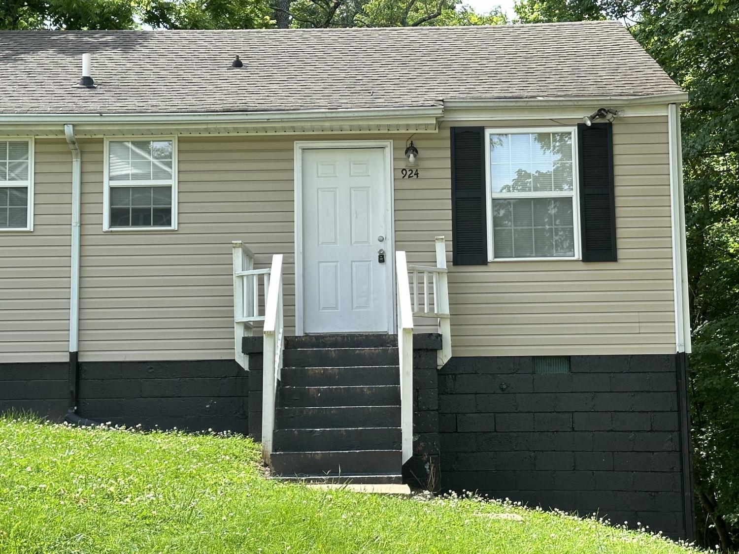 924-Woody-Hills-Dr For Sale