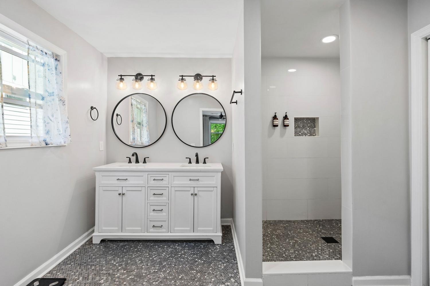 1725-Roger-Ave For Sale