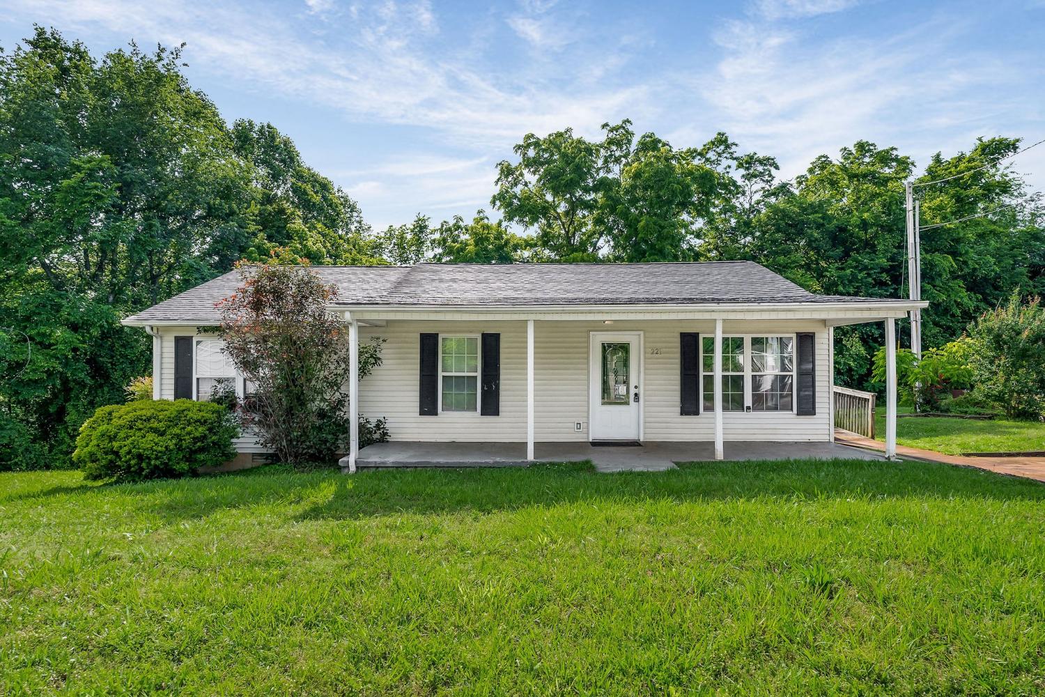 221-Oakwood-St For Sale