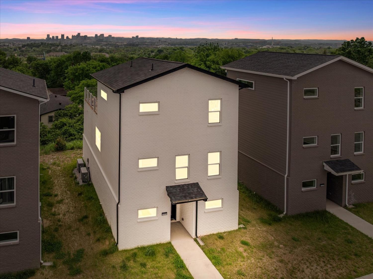 1241-North-Avondale-Circle For Sale
