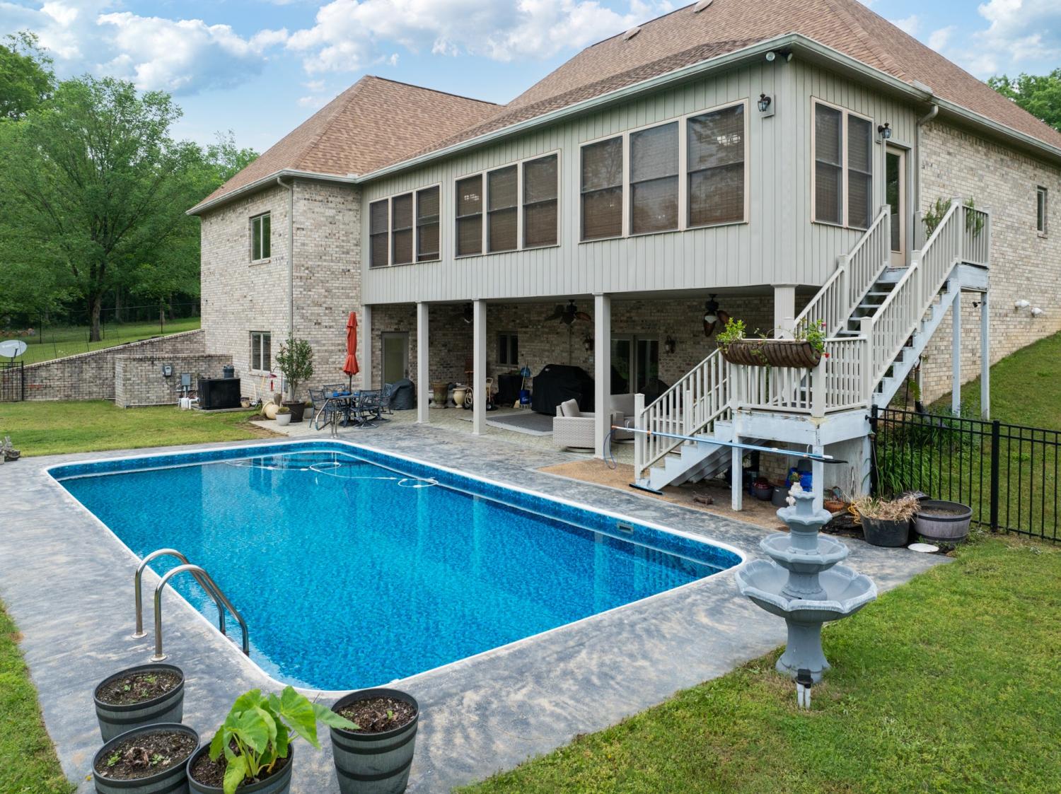 575-Homestead-Ln For Sale