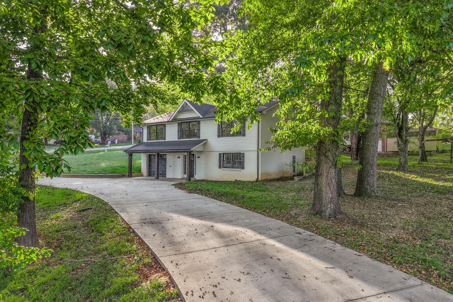 556-Briarwood-Ct For Sale