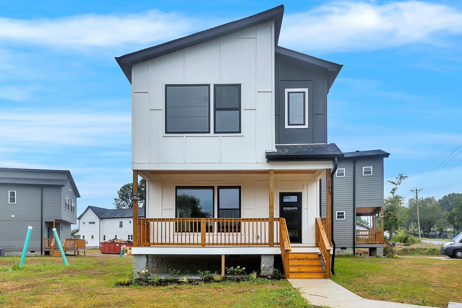 193-Paragon-Mills-Rd For Sale