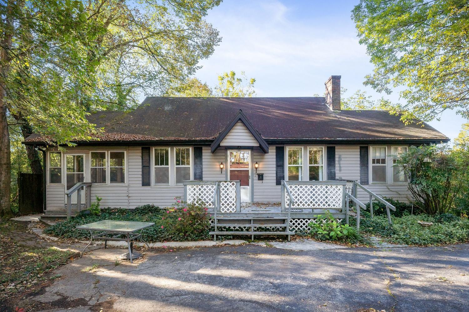 435-W-Main-St For Sale