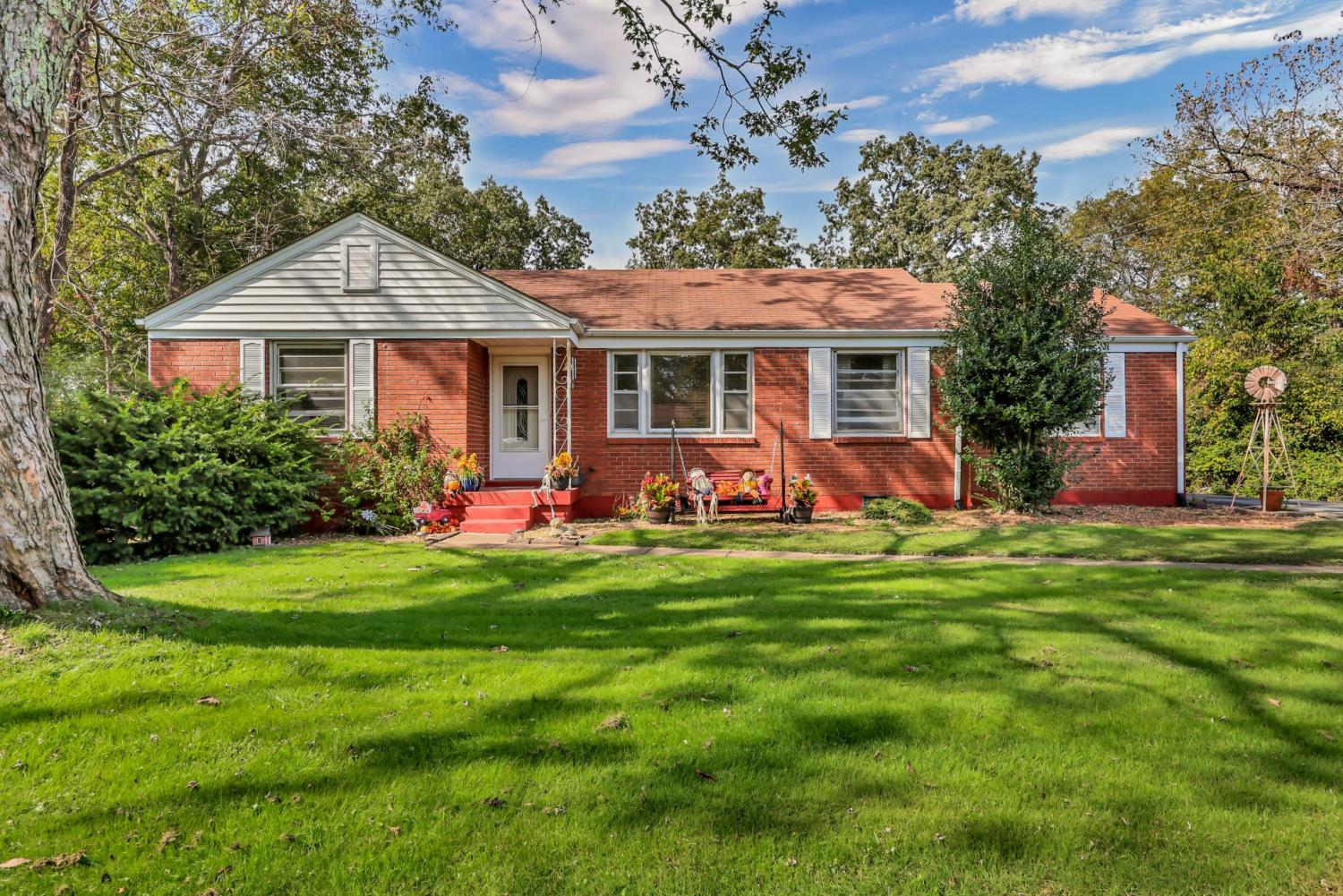 12-Hillsboro-Rd For Sale