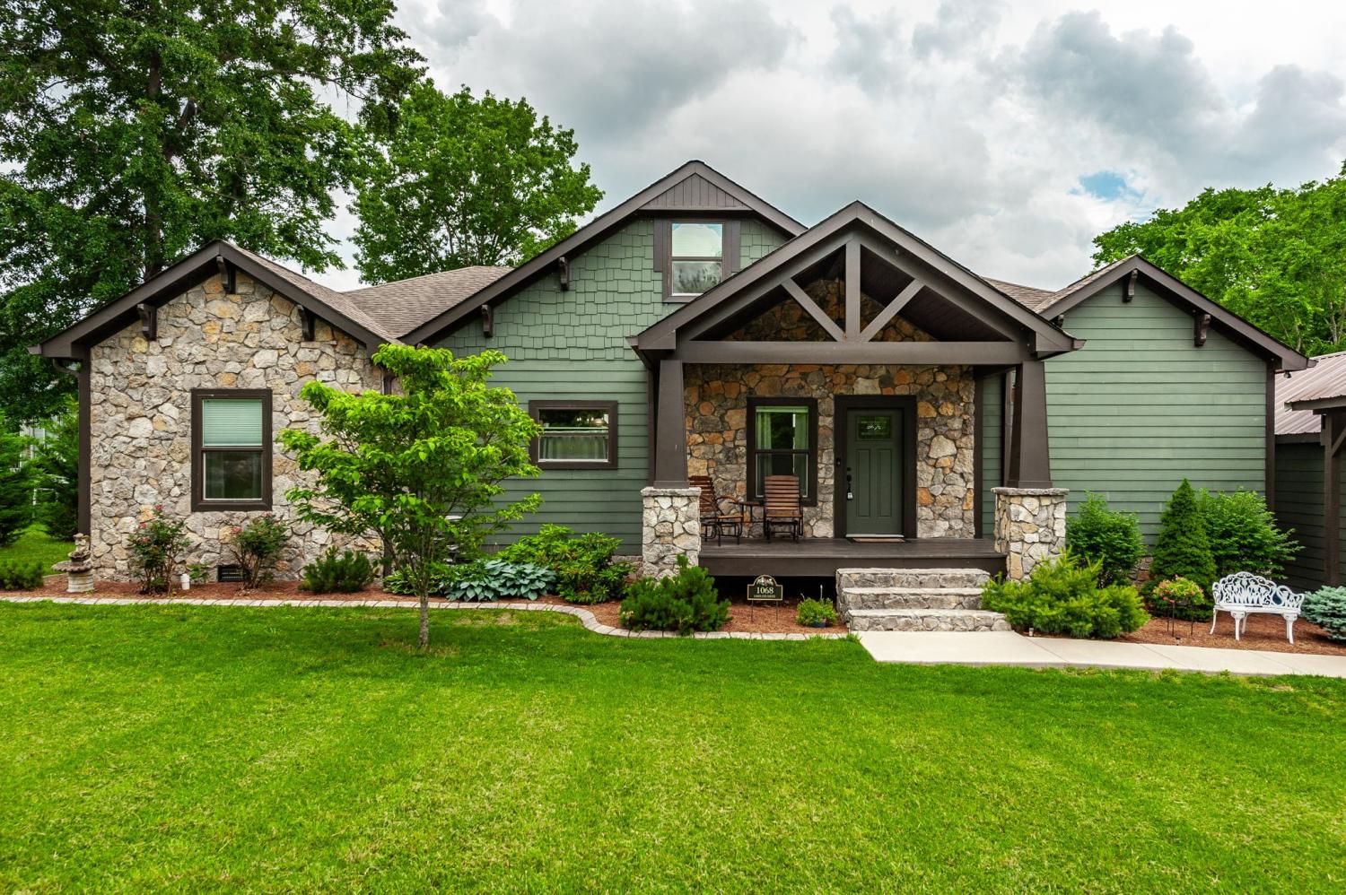1068-Lakeland-Dr For Sale