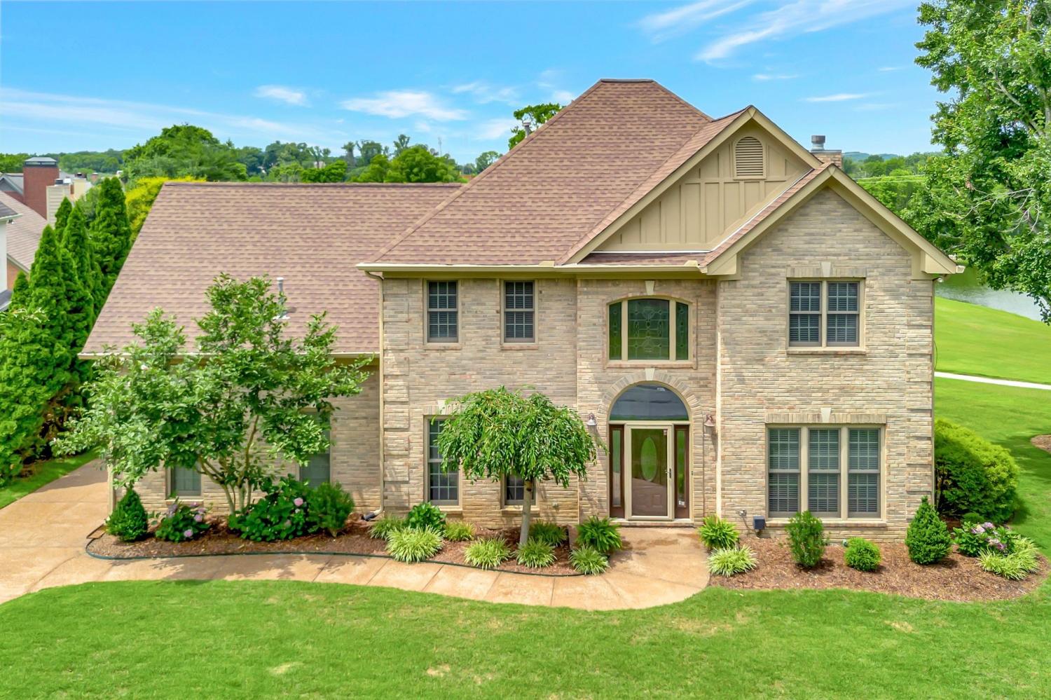 395-Glendower-Pl For Sale