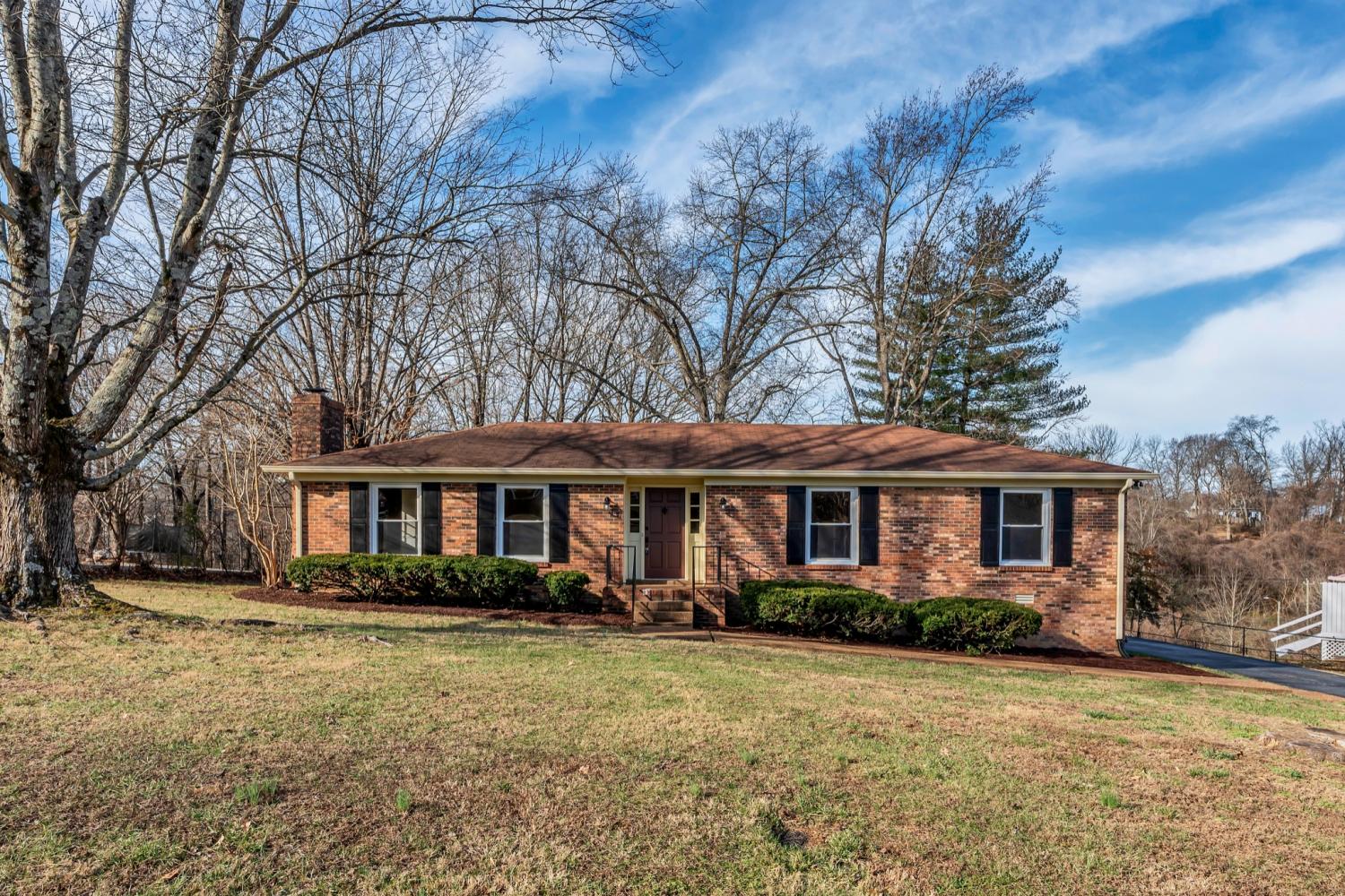 305-S-Pawnee-Dr For Sale