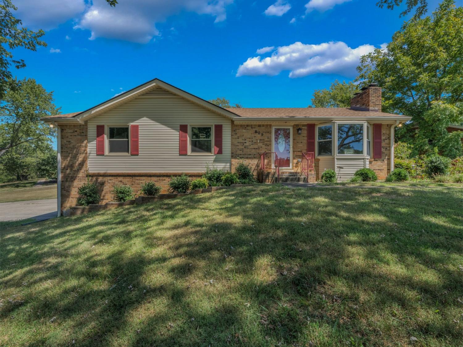 809-Laurel-Dr For Sale