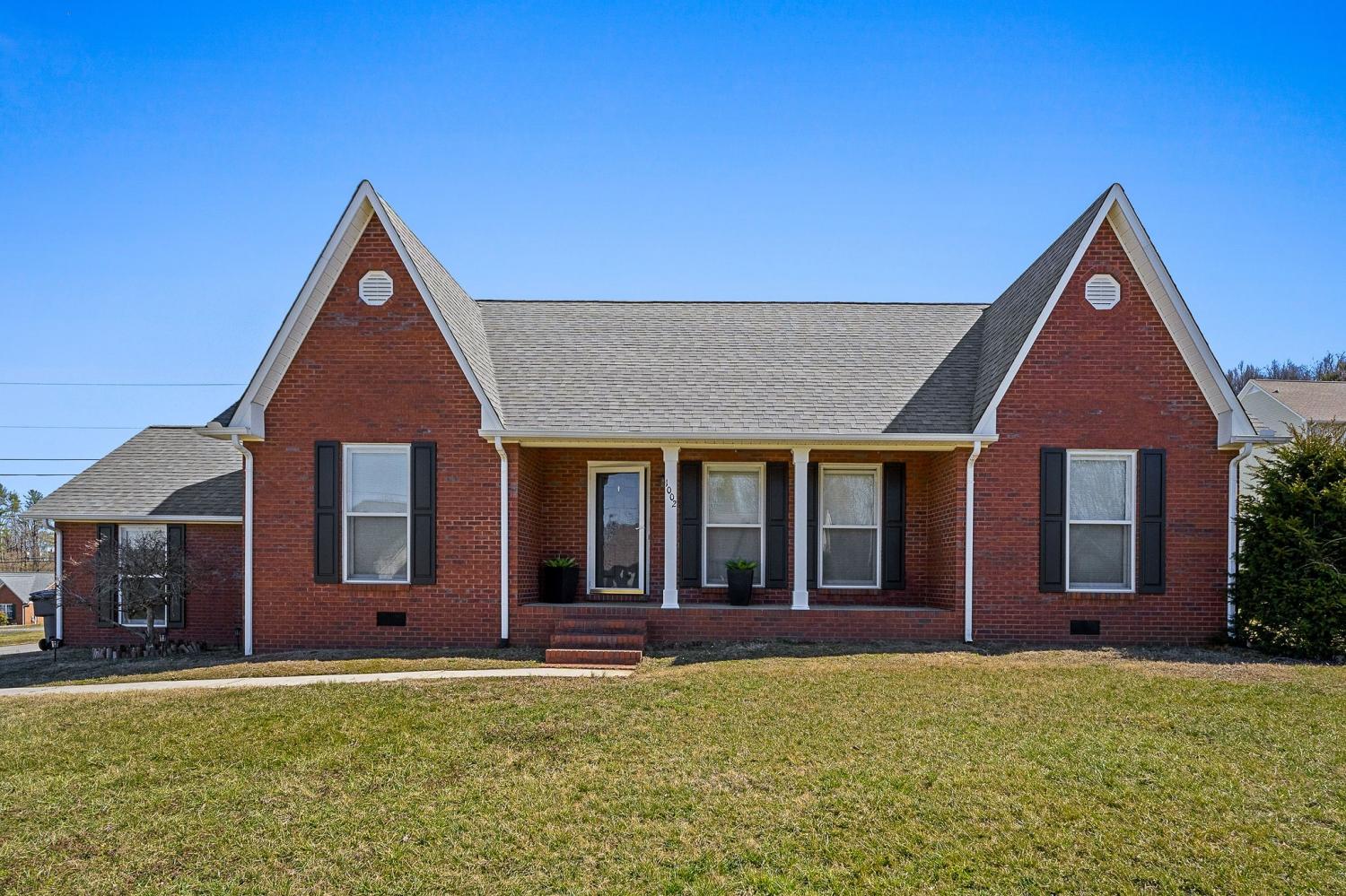 1002-Cambridge-Ct For Sale