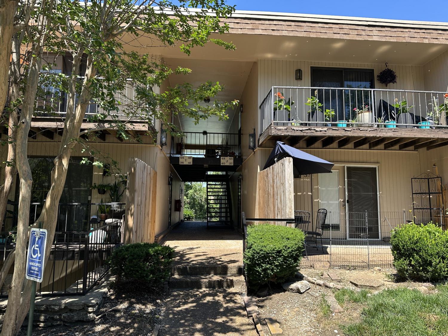 420-Walton-Ln For Sale