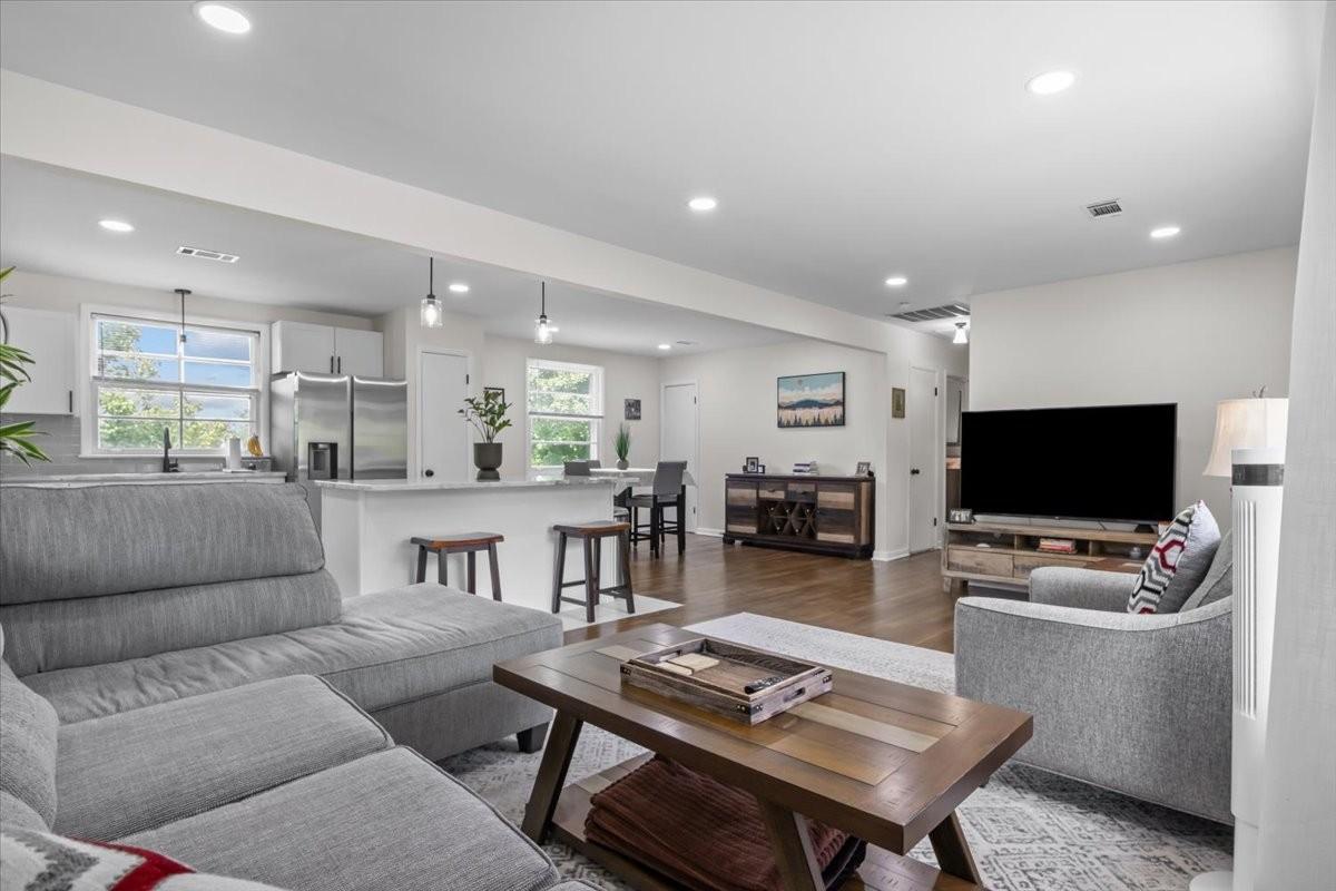 238-Wilowen-Dr For Sale