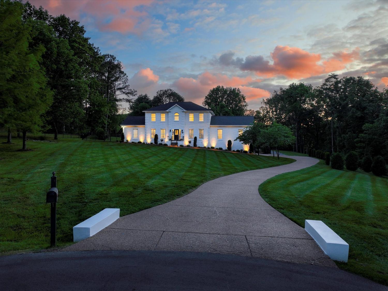 2207-Oakwood-Ct For Sale