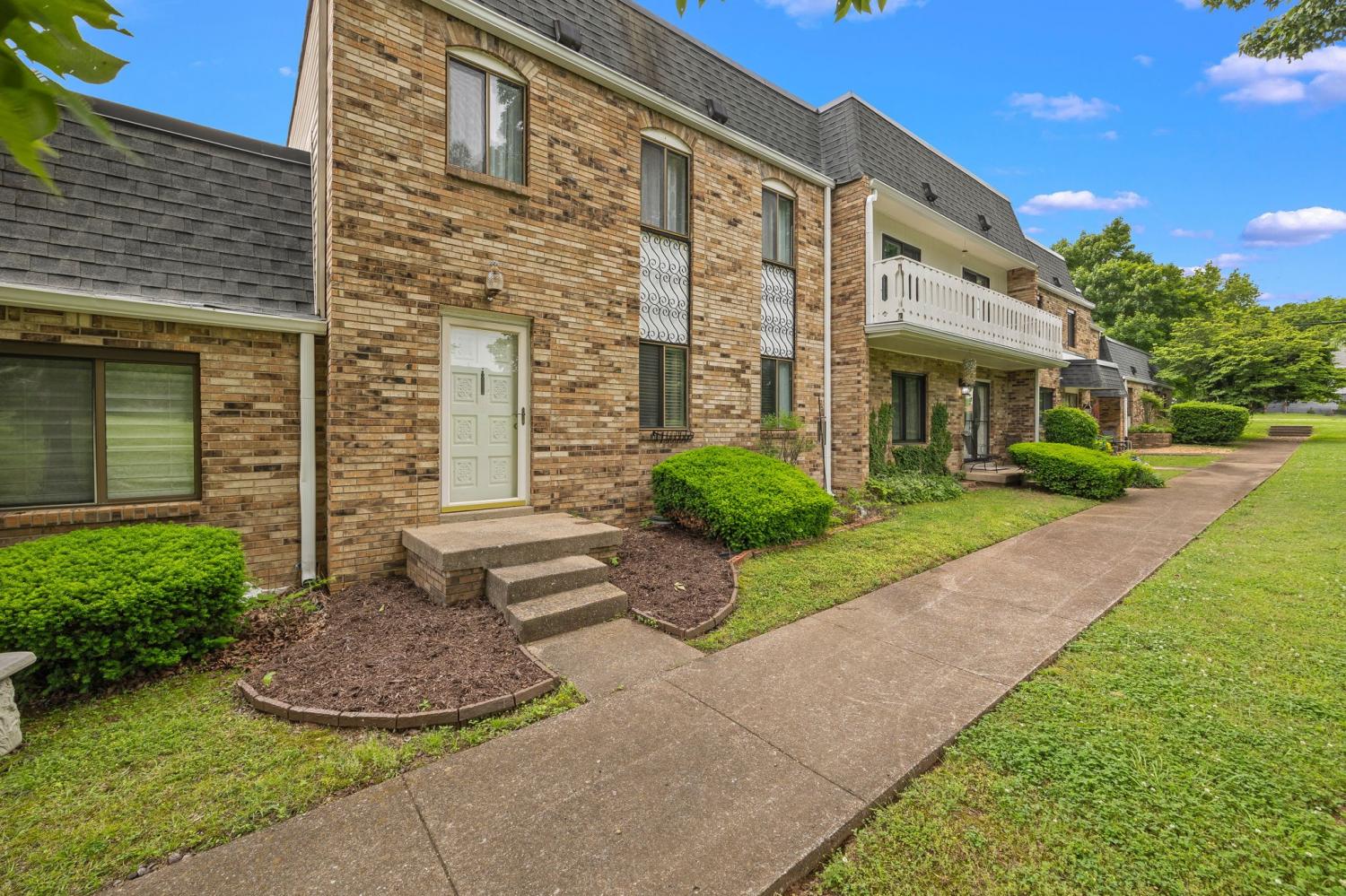 264-Lake-Chateau-Dr For Sale
