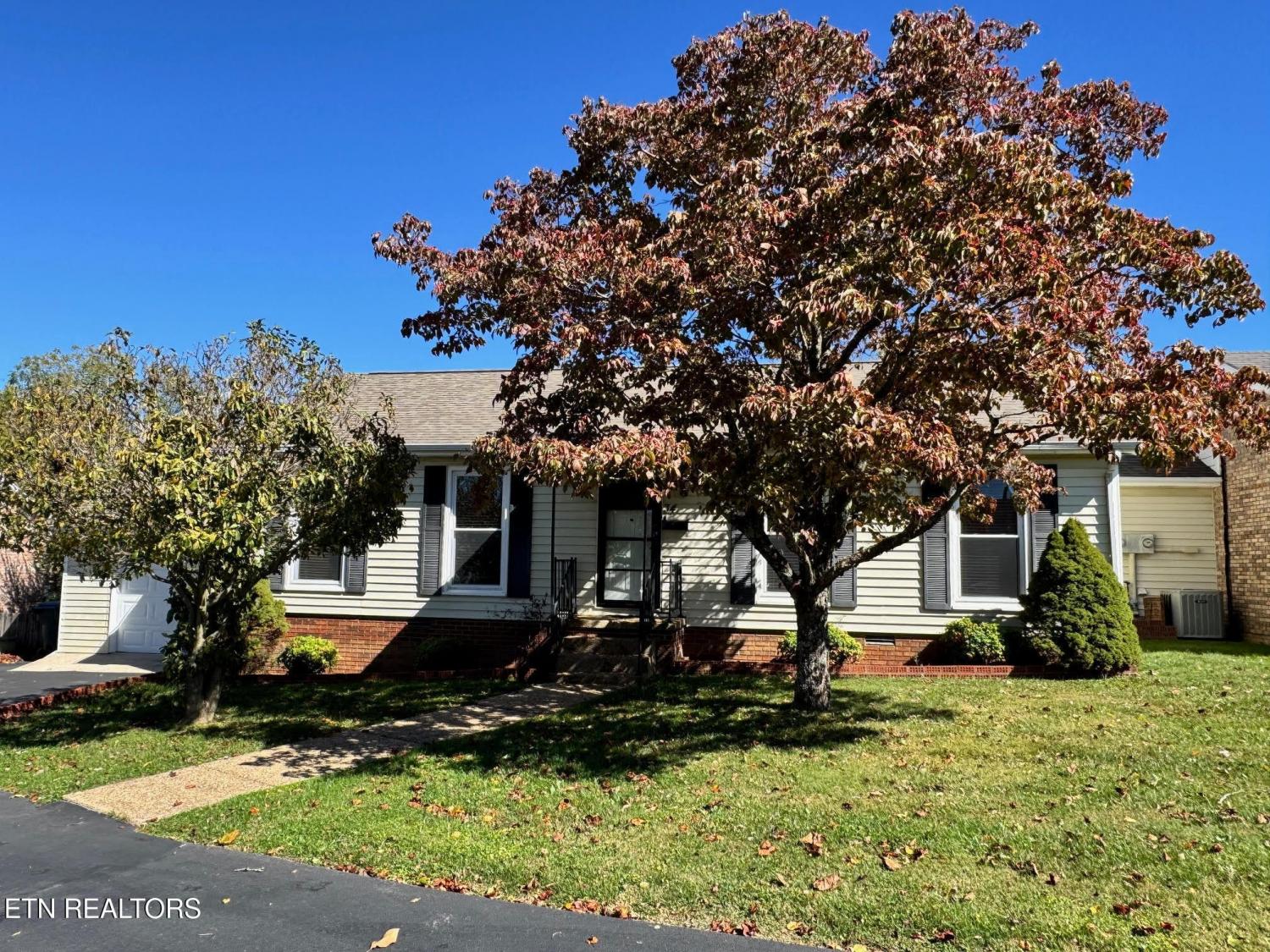 34-Hampton-Square For Sale