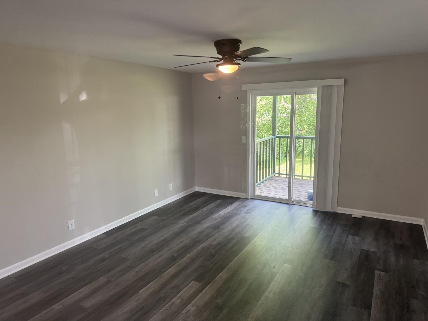555-N-DuPont-Ave For Sale