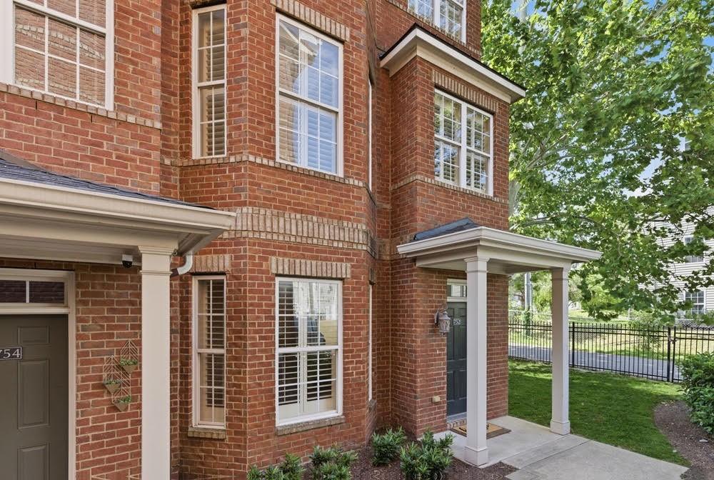 752-Wedgewood-Park For Sale
