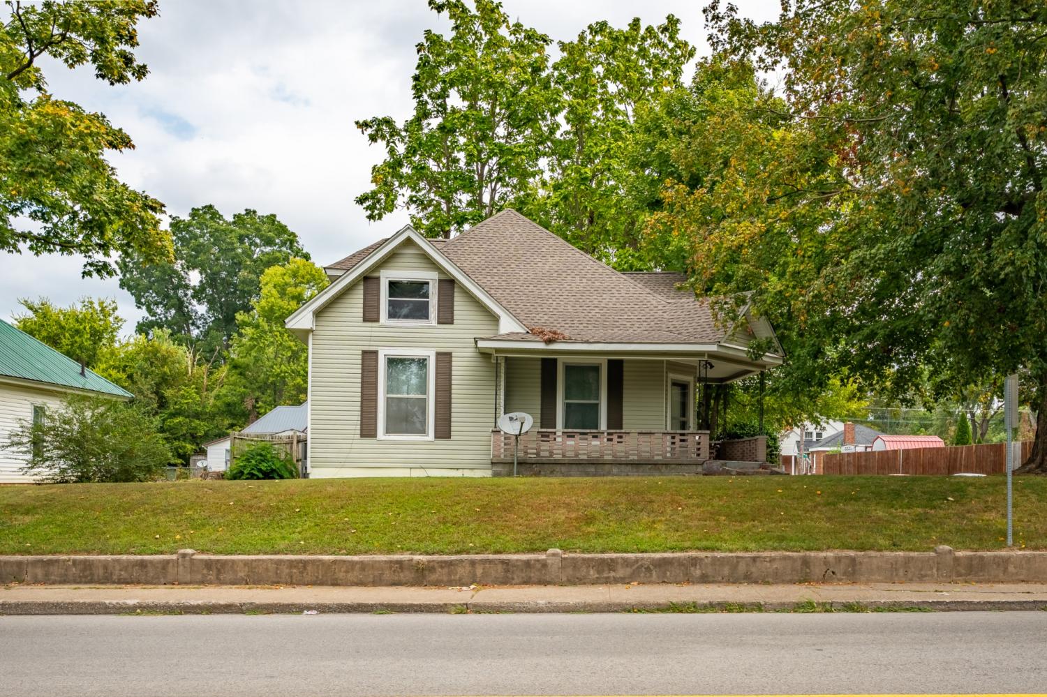 1002-W-7th-St For Sale