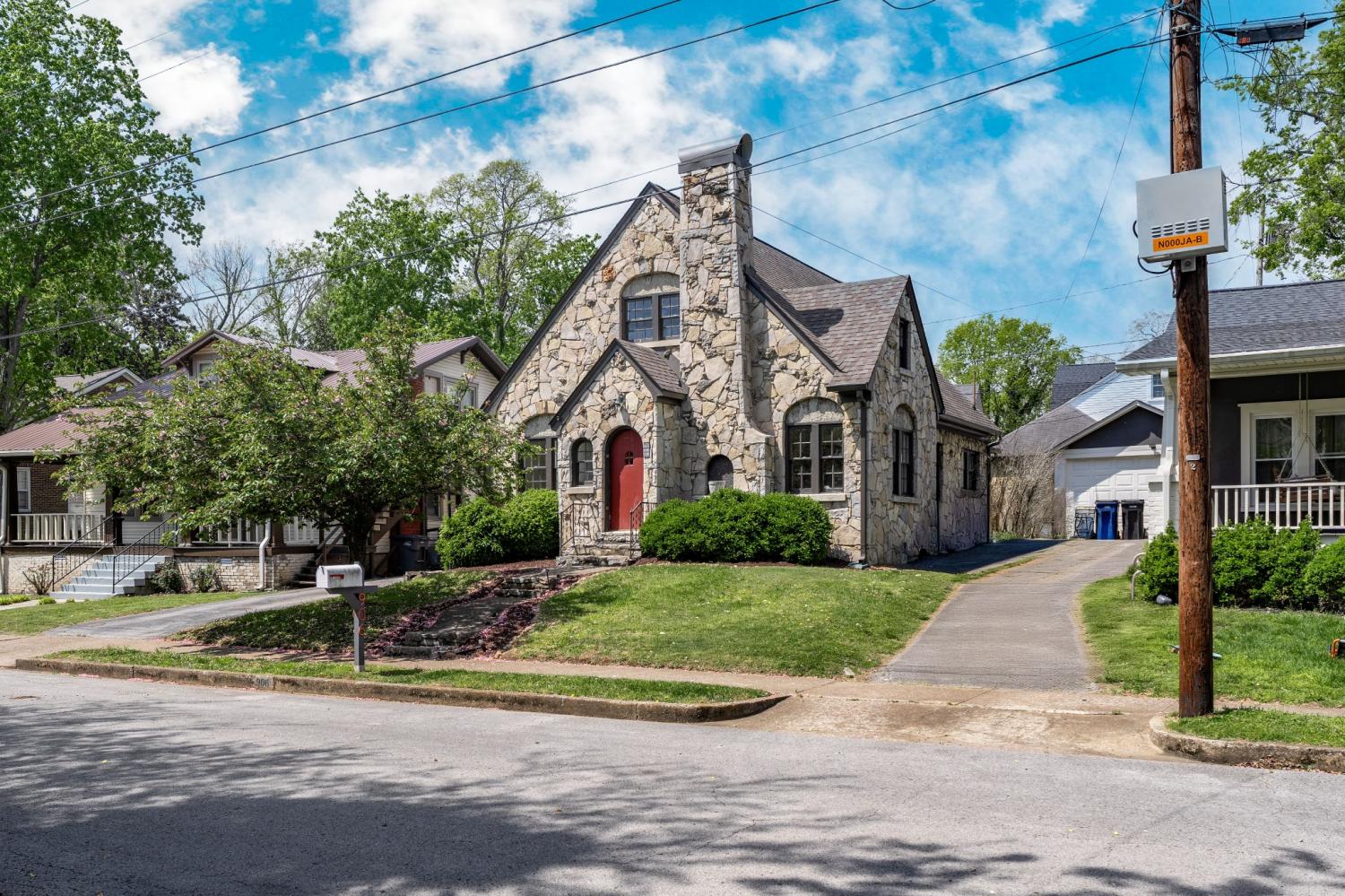 906-Myers-Ave For Sale