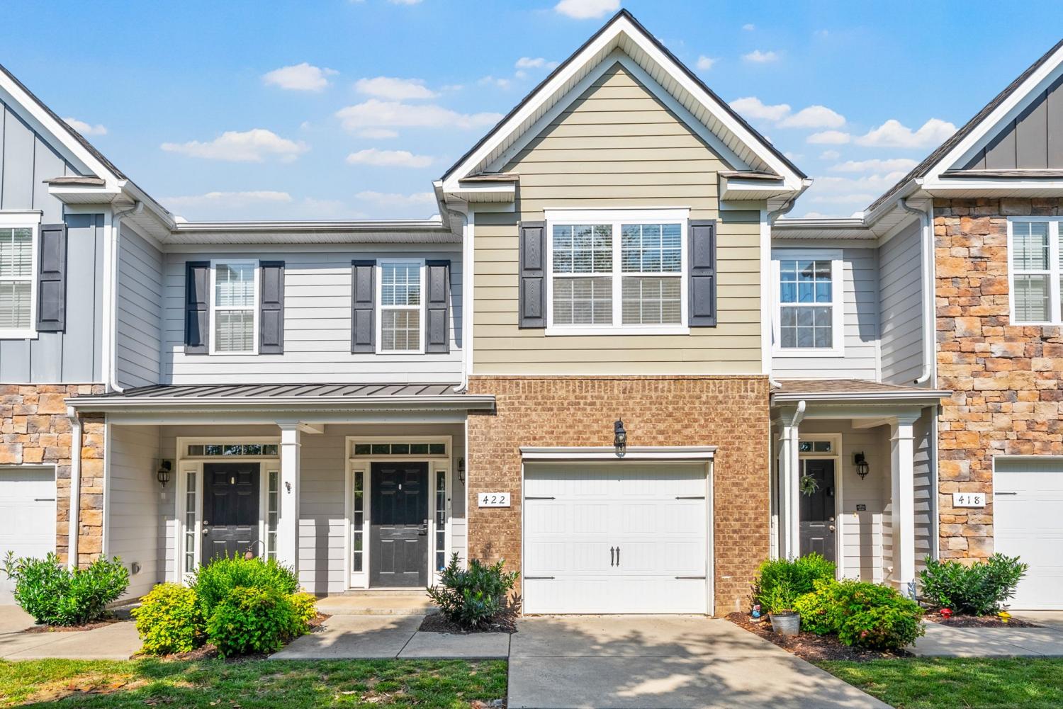 422-Manor-Row For Sale
