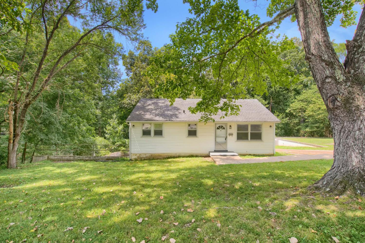 946-Woody-Hills-Dr For Sale