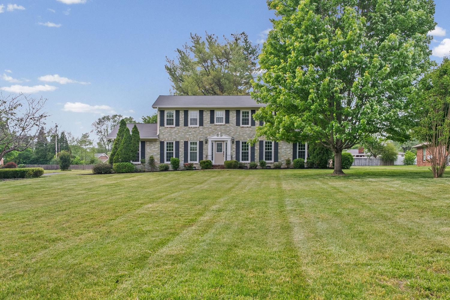 132-Windsor-Dr For Sale