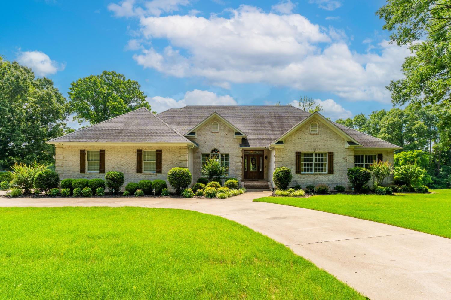 1015-Kelly-Rd For Sale
