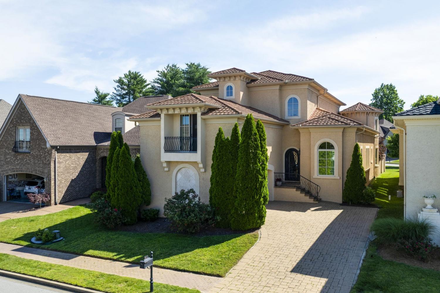891-Fairington-Pvt-Way For Sale