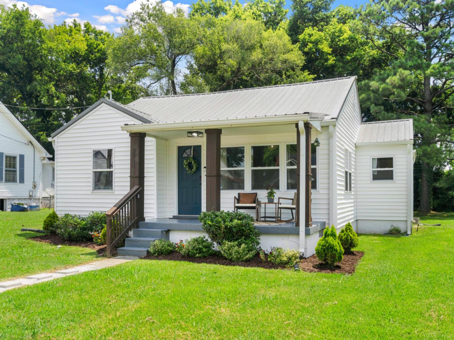 2011-Denham-Ave For Sale