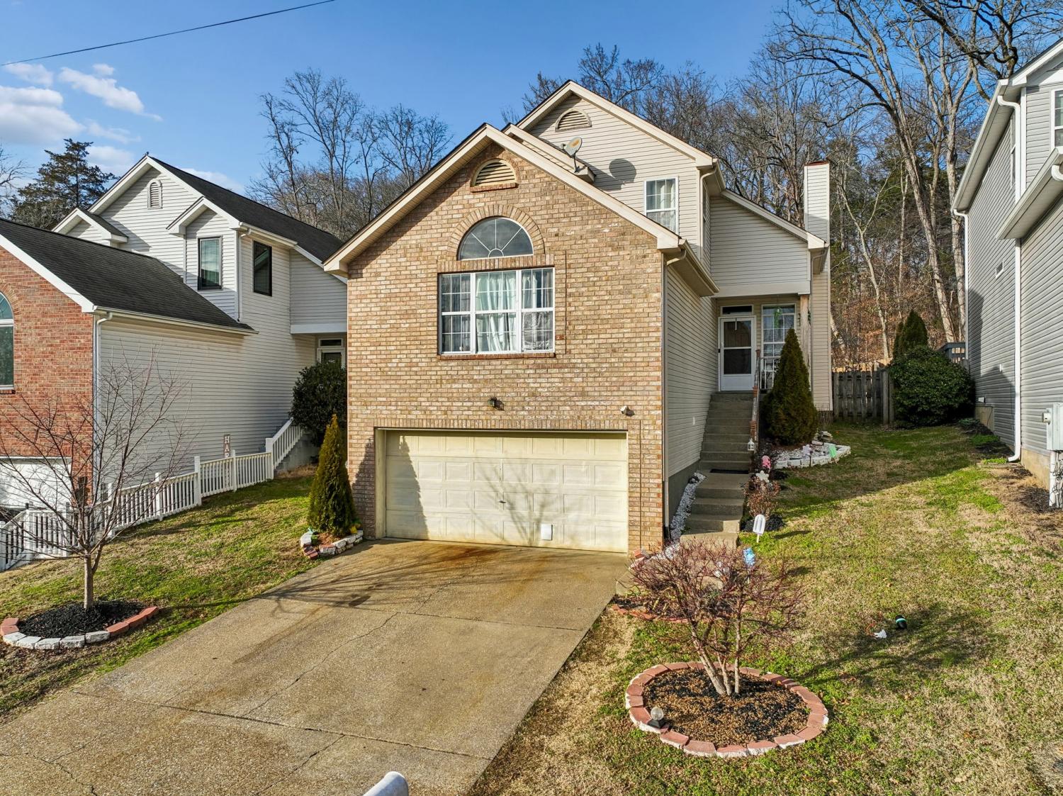 4062-Farmingham-Woods-Dr For Sale