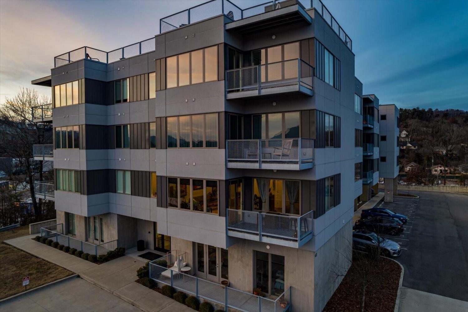 411-Fairpoint-Street For Sale