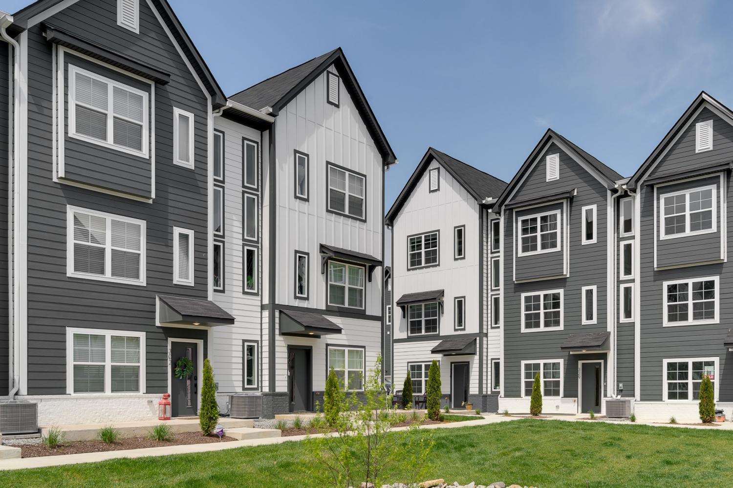 700-N-Dupont-Ave For Sale