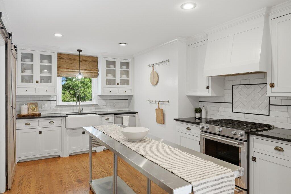 2502-Elm-Lane--NE For Sale