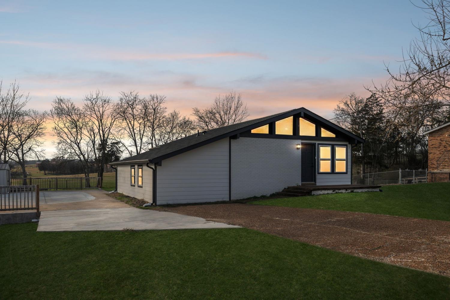 7-Roberts-Ln For Sale