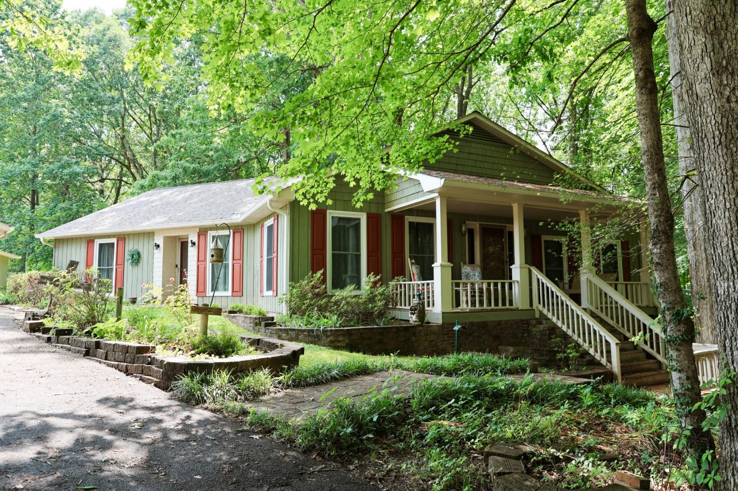 407-Oakwood-Dr For Sale