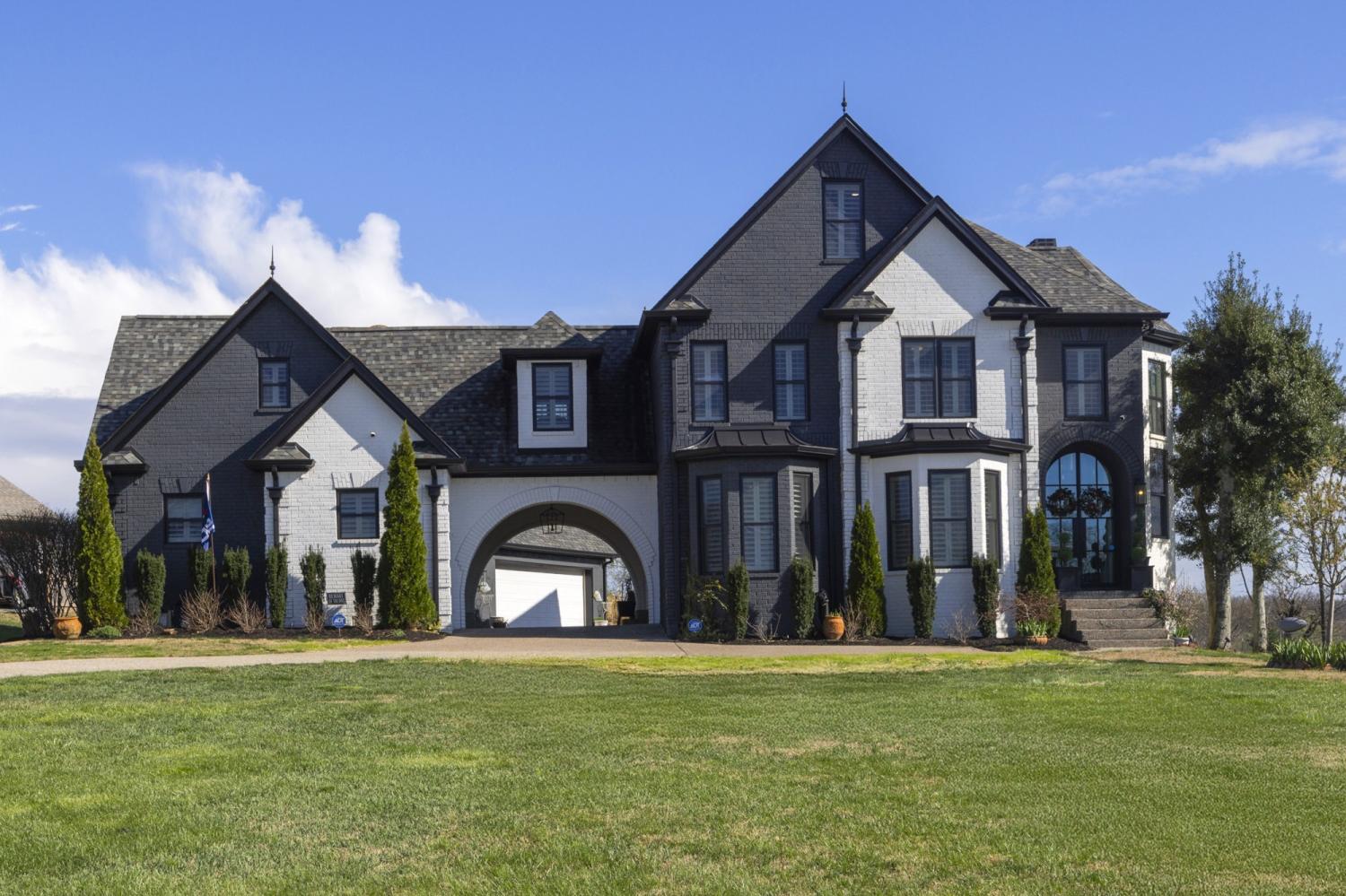 2011-Dorchester-Dr For Sale