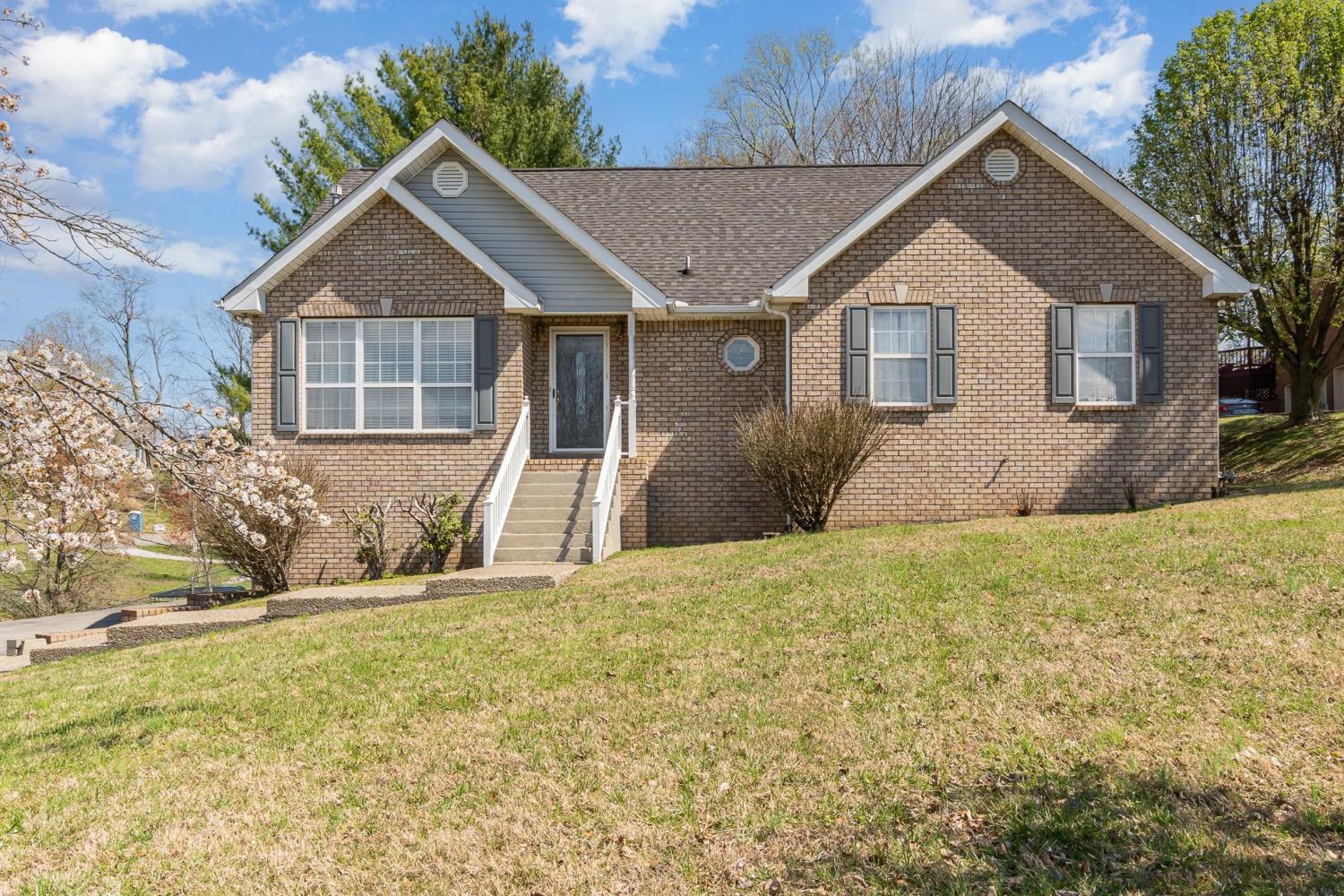 511-Lakeside-Dr For Sale