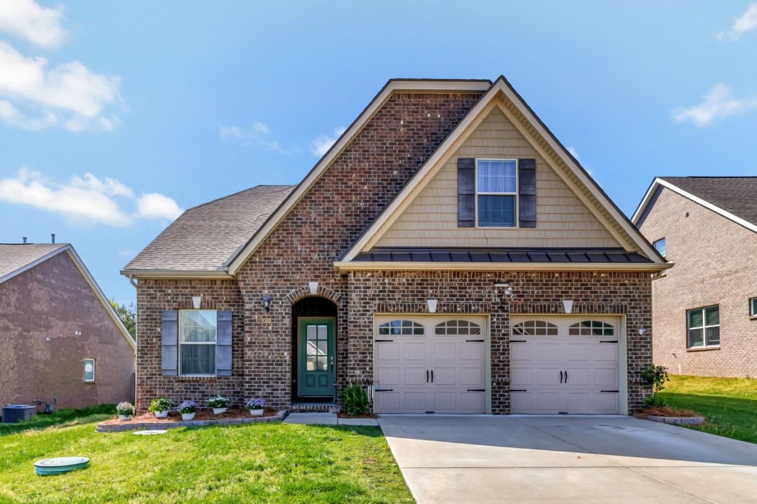 566-Oakvale-Ln For Sale